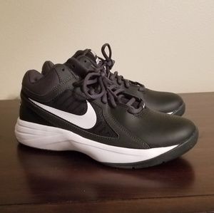 Nike overplay 8 size 7.5 like new